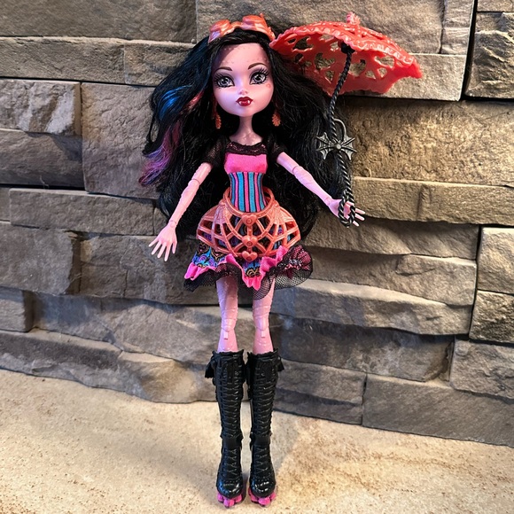 Monster High Freaky Fusion Dracubecca Doll - Picture 1 of 12
